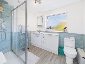 En-suite - click for photo gallery